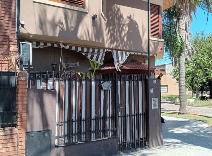 Casa · 250m² · 6 Ambientes · 1 Cochera
