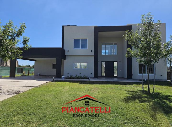 Casa · 350m² · 6 Ambientes · 2 Cocheras