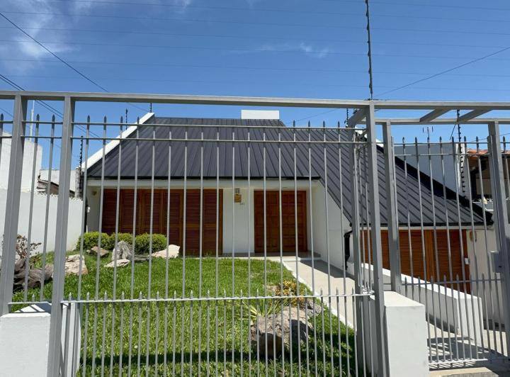 Casa · 320m² · 3 Ambientes · 1 Cochera