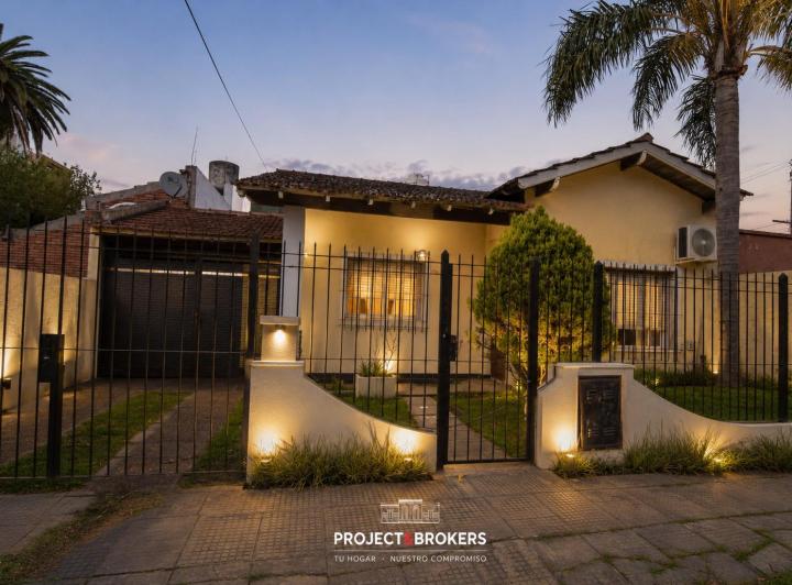 Casa · 95m² · 3 Ambientes · 3 Cocheras