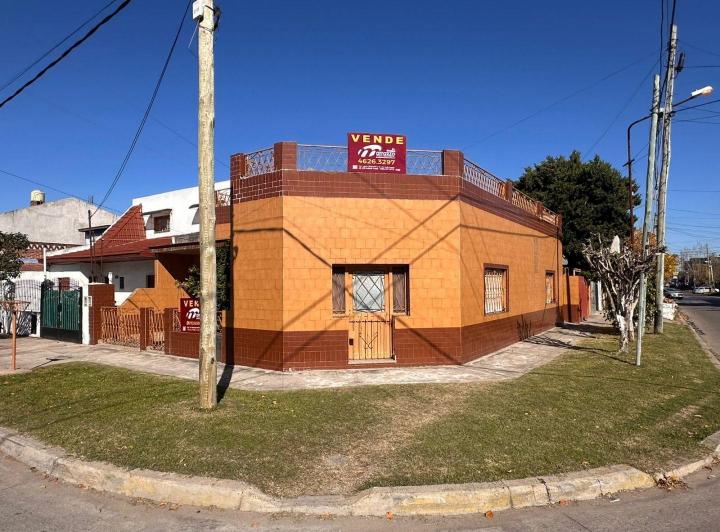 Casa · 121m² · 4 Ambientes · 1 Cochera