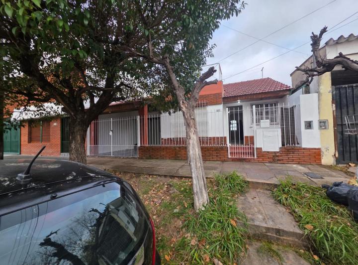 Casa · 90m² · 4 Ambientes · 1 Cochera