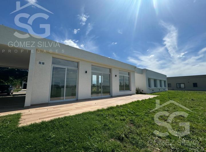 Casa · 275m² · 5 Ambientes · 1 Cochera