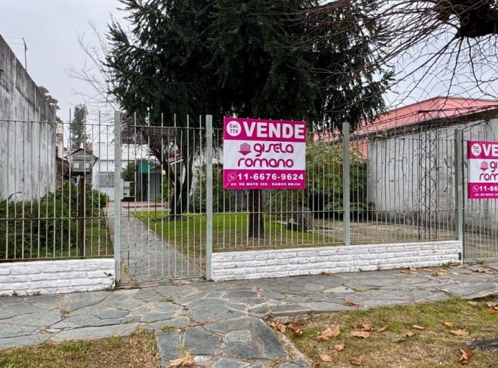 Casa · 100m² · 4 Ambientes · 3 Cocheras