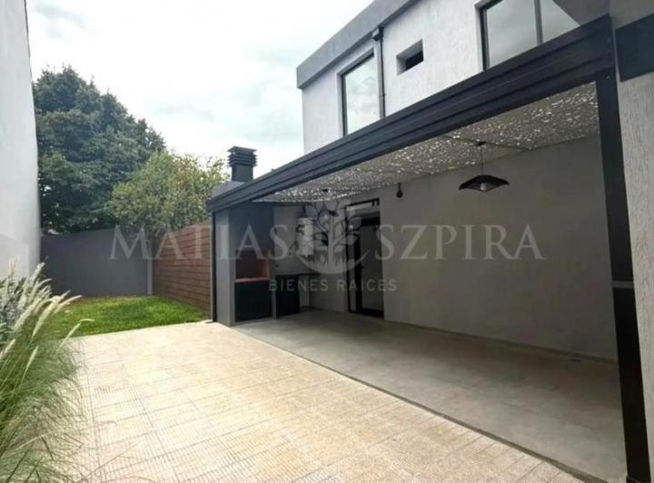Casa · 131m² · 4 Ambientes · 1 Cochera
