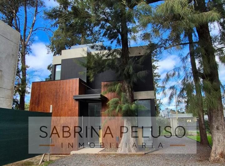 Casa · 107m² · 4 Ambientes · 1 Cochera