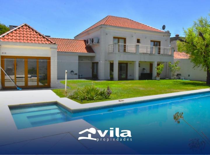 Casa · 275m² · 5 Ambientes · 1 Cochera