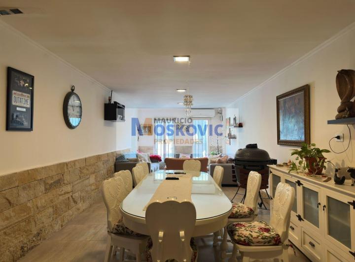 Casa · 205m² · 5 Ambientes · 3 Cocheras