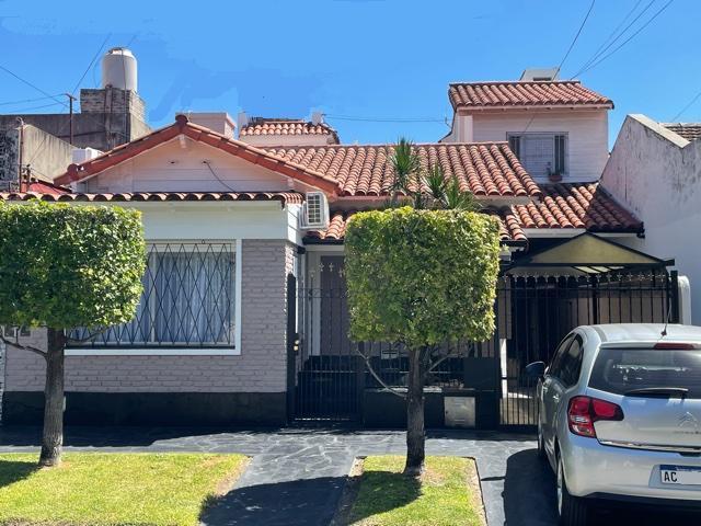 Casa · 80m² · 4 Ambientes · 1 Cochera