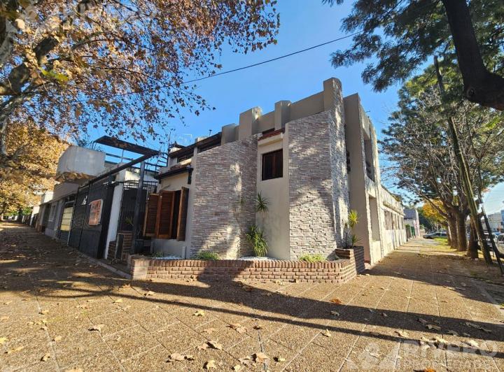 Casa · 110m² · 5 Ambientes · 2 Cocheras