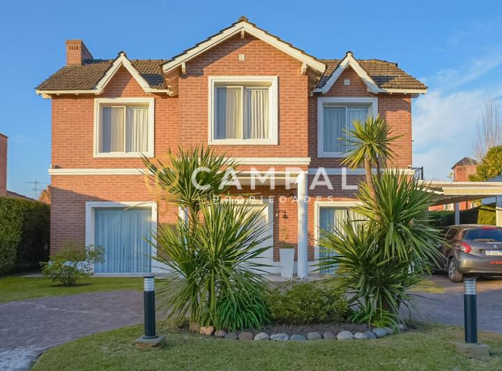 Casa · 191m² · 5 Ambientes · 2 Cocheras