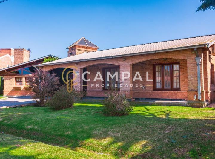 Casa · 200m² · 4 Ambientes · 1 Cochera