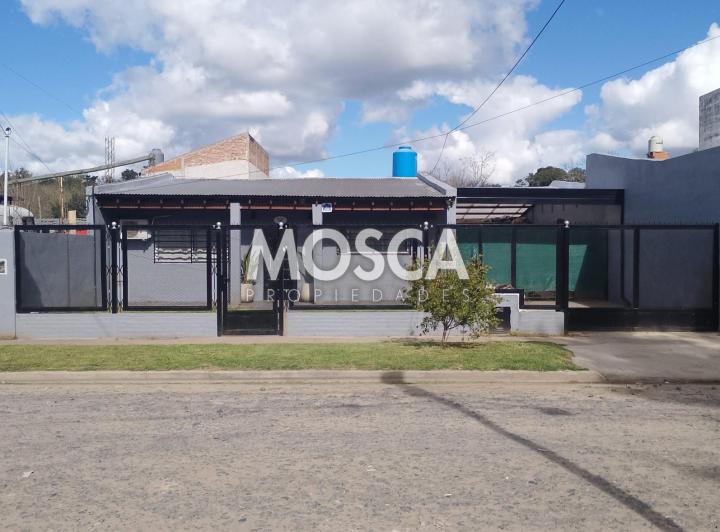 Casa · 200m² · 5 Ambientes · 2 Cocheras