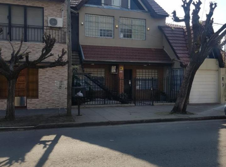Casa · 240m² · 6 Ambientes · 2 Cocheras