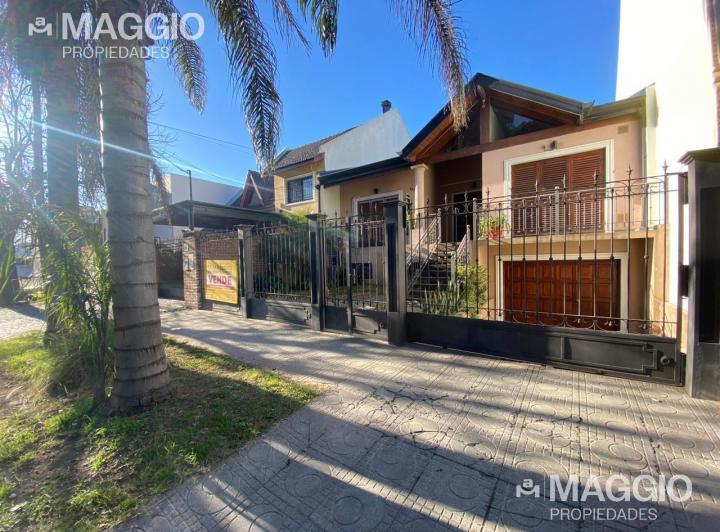 Casa · 280m² · 4 Ambientes · 2 Cocheras