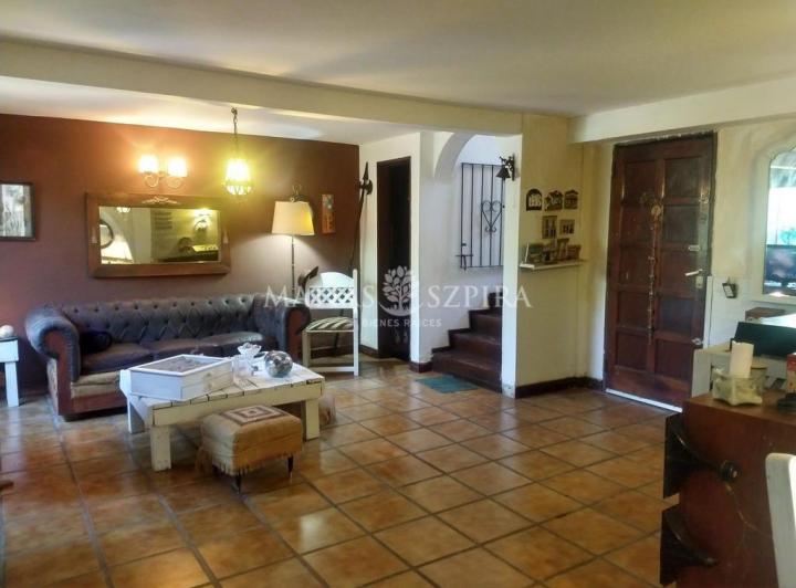 Casa · 110m² · 4 Ambientes · 1 Cochera