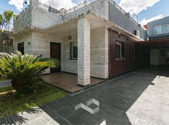 Casa · 142m² · 4 Ambientes · 2 Cocheras