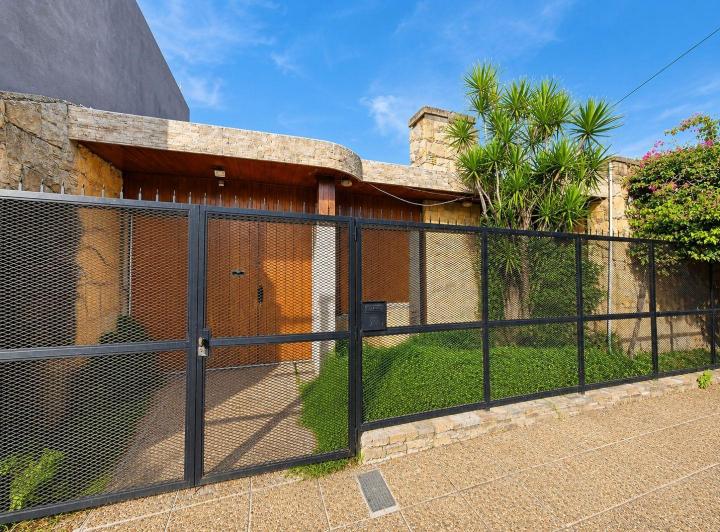 Casa · 136m² · 3 Ambientes · 3 Cocheras