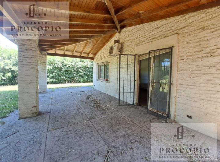 Casa · 185m² · 9 Ambientes · 2 Cocheras