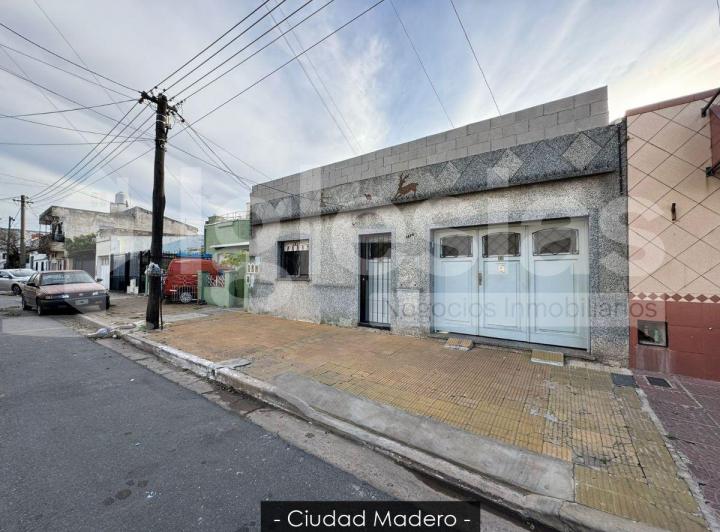 Casa · 250m² · 5 Ambientes · 1 Cochera
