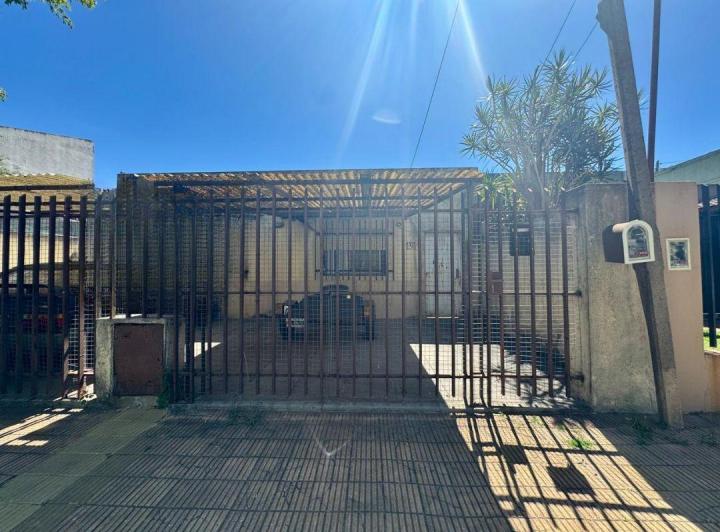 Casa · 80m² · 3 Ambientes · 2 Cocheras