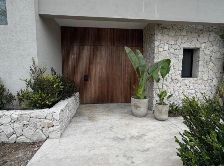 Casa · 250m² · 4 Ambientes · 2 Cocheras