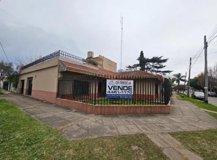 Casa · 170m² · 4 Ambientes · 3 Cocheras