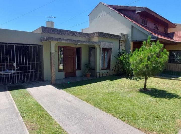 Casa · 175m² · 5 Ambientes · 3 Cocheras