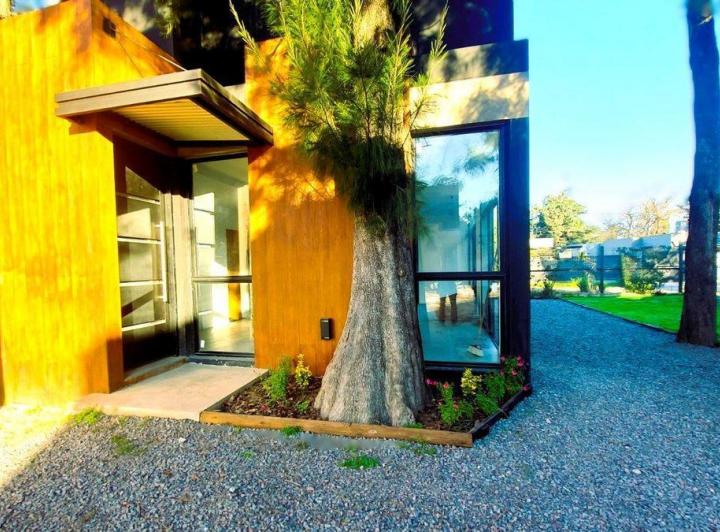 Casa · 131m² · 4 Ambientes · 2 Cocheras