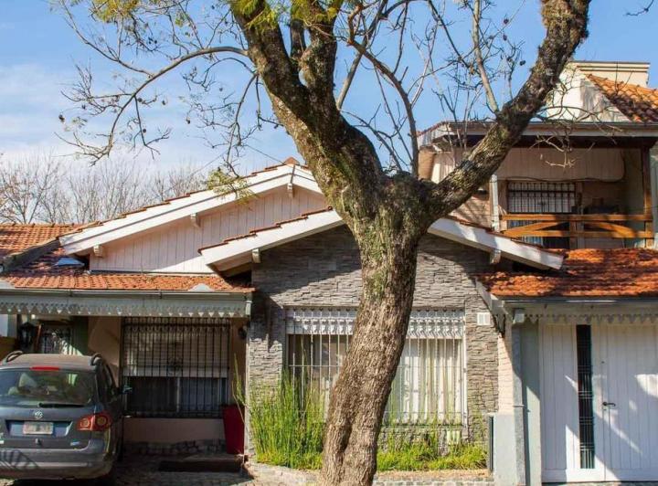 Casa · 260m² · 3 Dormitorios · 1 Cochera
