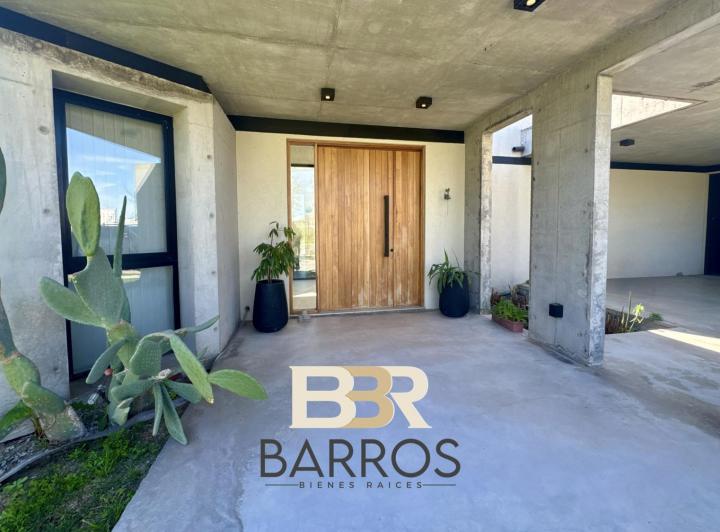Casa · 290m² · 5 Ambientes