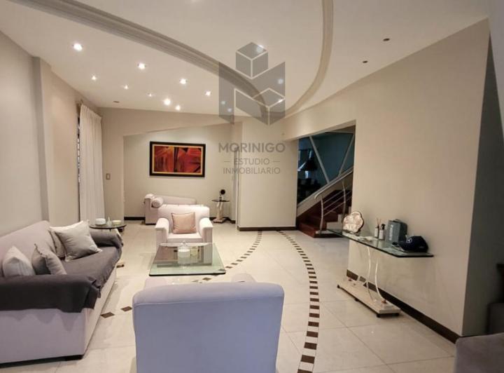 Casa · 360m² · 6 Ambientes · 3 Cocheras