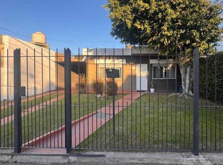 Casa · 97m² · 3 Ambientes · 2 Cocheras