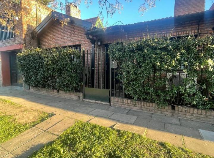 Casa · 160m² · 5 Ambientes · 1 Cochera