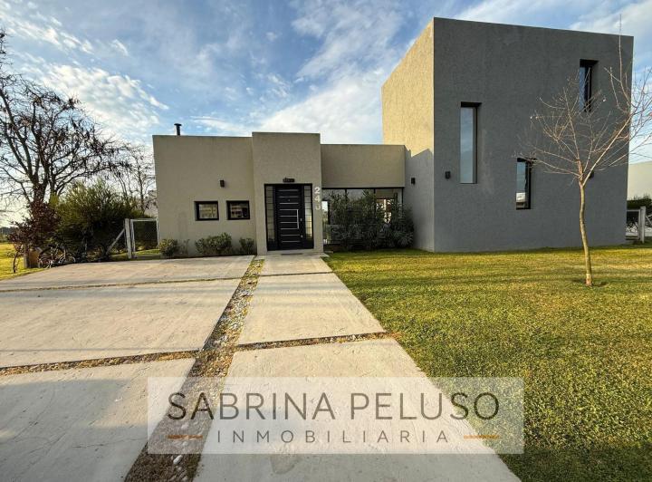 Casa · 155m² · 4 Ambientes · 1 Cochera