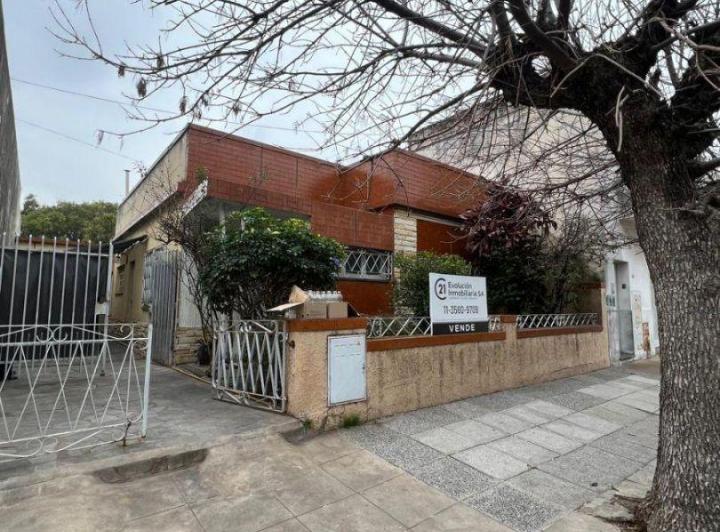 Casa · 98m² · 5 Ambientes · 2 Cocheras