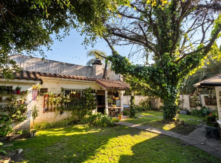 Casa · 180m² · 4 Ambientes · 3 Cocheras