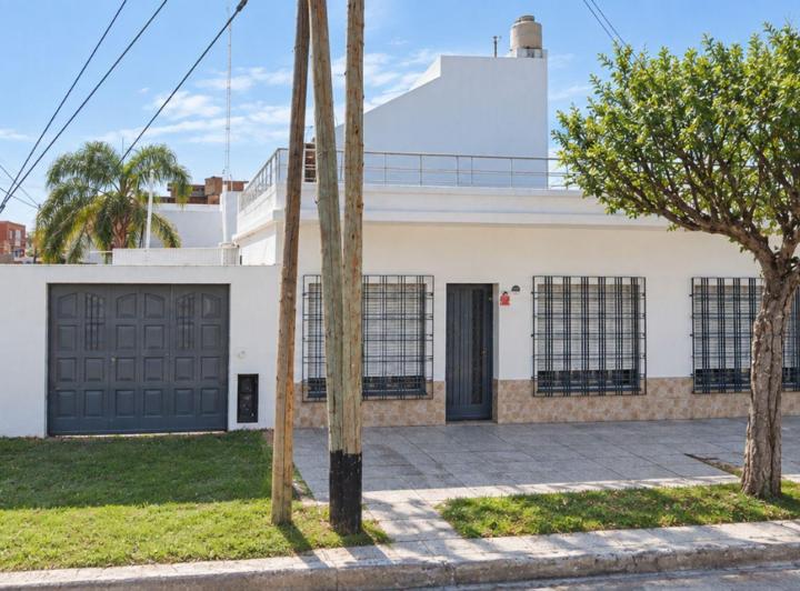 Casa · 94m² · 3 Ambientes · 1 Cochera