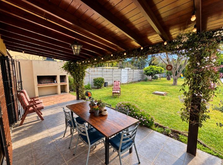 Casa · 110m² · 4 Ambientes · 3 Cocheras