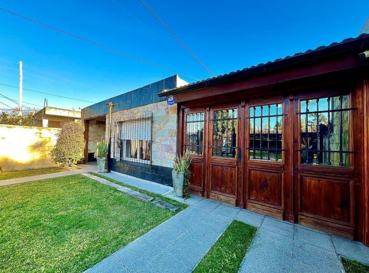 Casa · 100m² · 4 Ambientes · 4 Cocheras