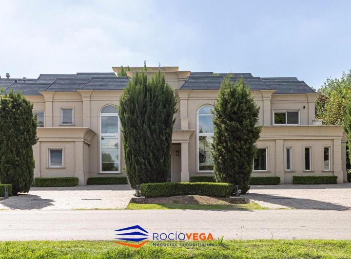 Casa · 1000m² · 9 Ambientes · 1 Cochera
