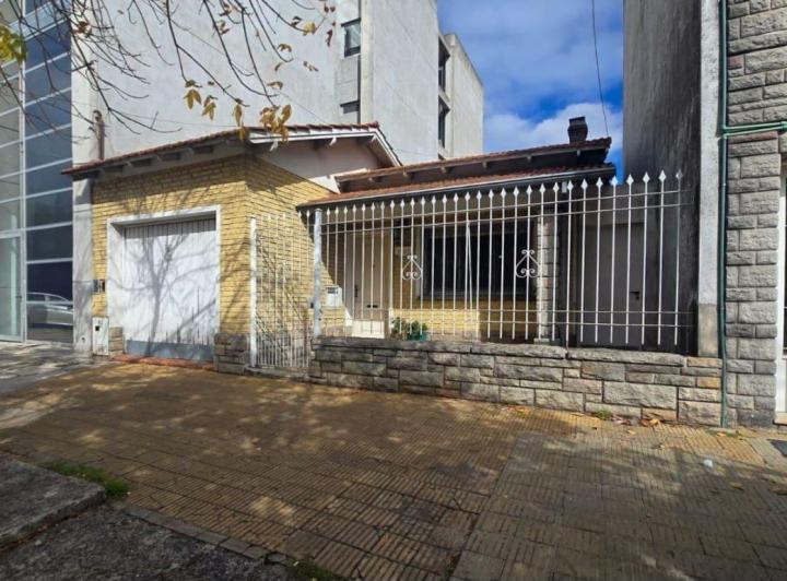 Casa · 182m² · 4 Ambientes · 1 Cochera