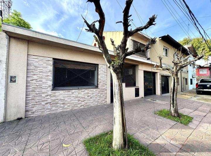 Casa · 148m² · 8 Ambientes · 2 Cocheras