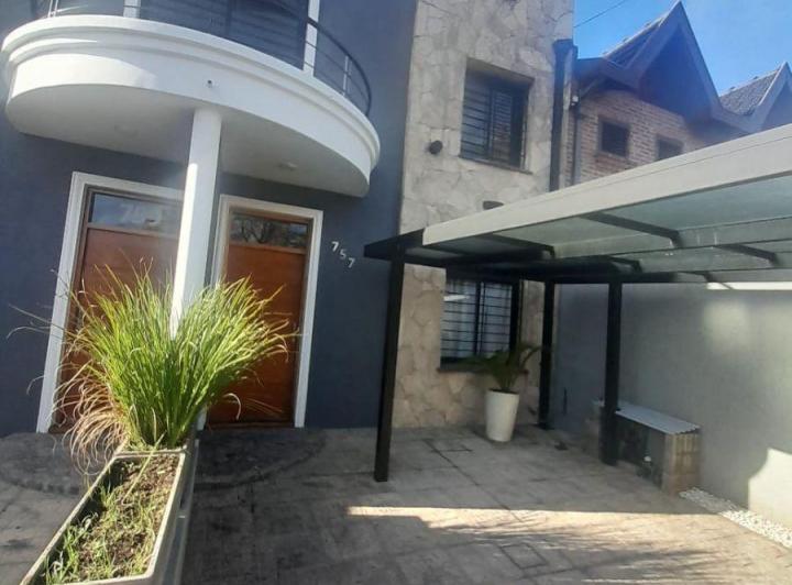 Casa · 85m² · 4 Ambientes · 1 Cochera