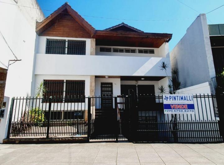 Casa · 350m² · 5 Ambientes · 5 Cocheras