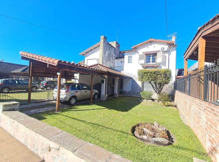 Casa · 150m² · 6 Ambientes · 2 Cocheras
