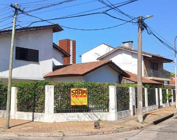 Casa · 300m² · 6 Ambientes · 1 Cochera