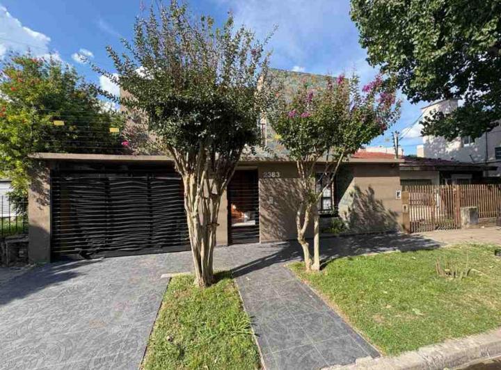 Casa · 210m² · 5 Ambientes