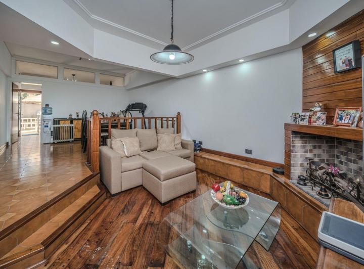 Casa · 250m² · 5 Ambientes · 3 Cocheras