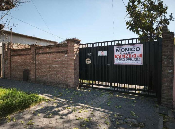 Casa · 80m² · 2 Dormitorios · 3 Cocheras